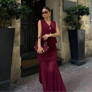 Zara mixed pleated knit skirt in burgundy